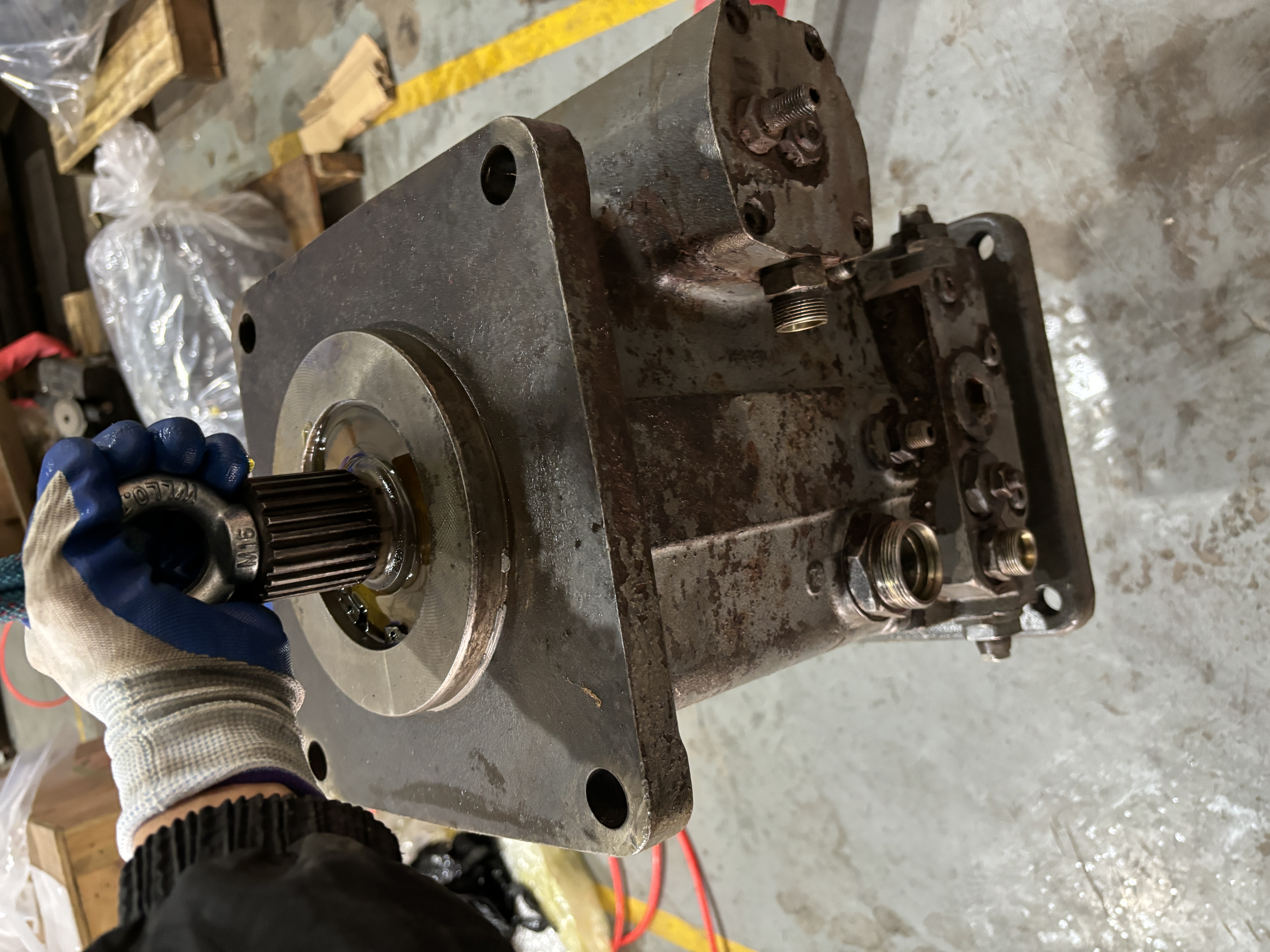 Rexroth R902186798 A4VG180HD9MT1-32R-NSD02F021S-S hydraulic pump