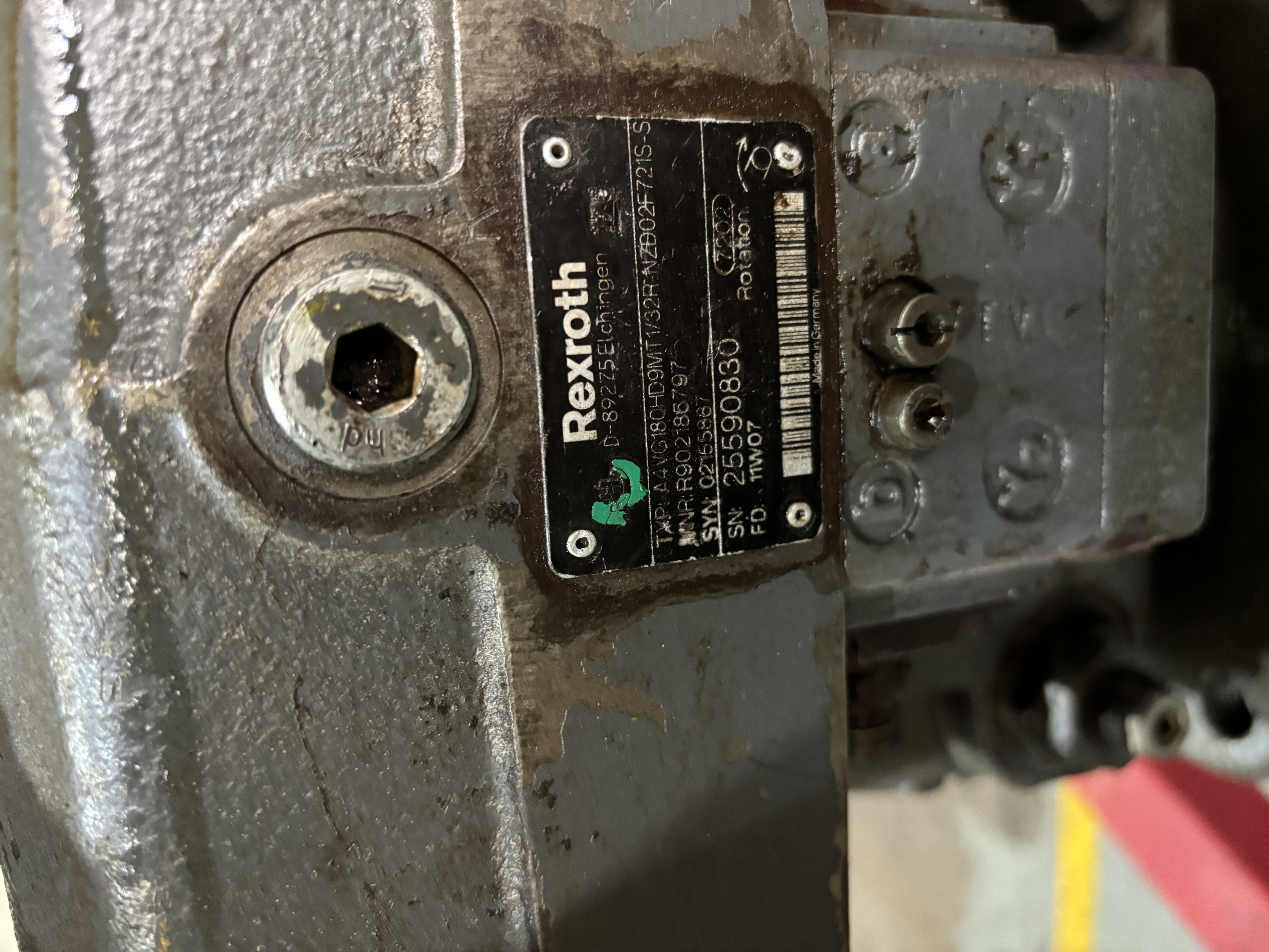 Rexroth R902186798 A4VG180HD9MT1-32R-NSD02F021S-S hydraulic pump