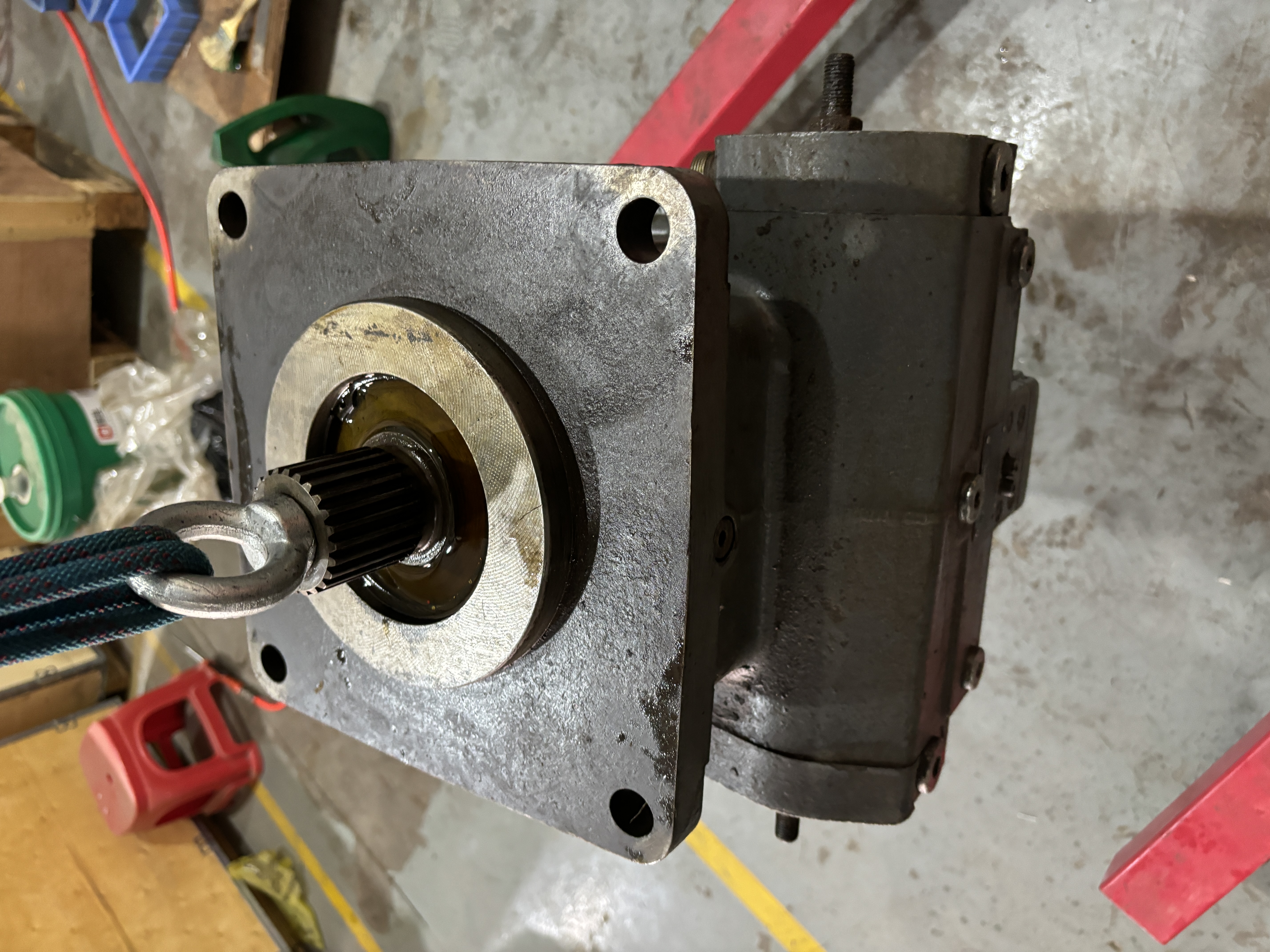 Rexroth R902186797 A4VG180HD9MT1-32R-NSD02F721S-S hydraulic pump