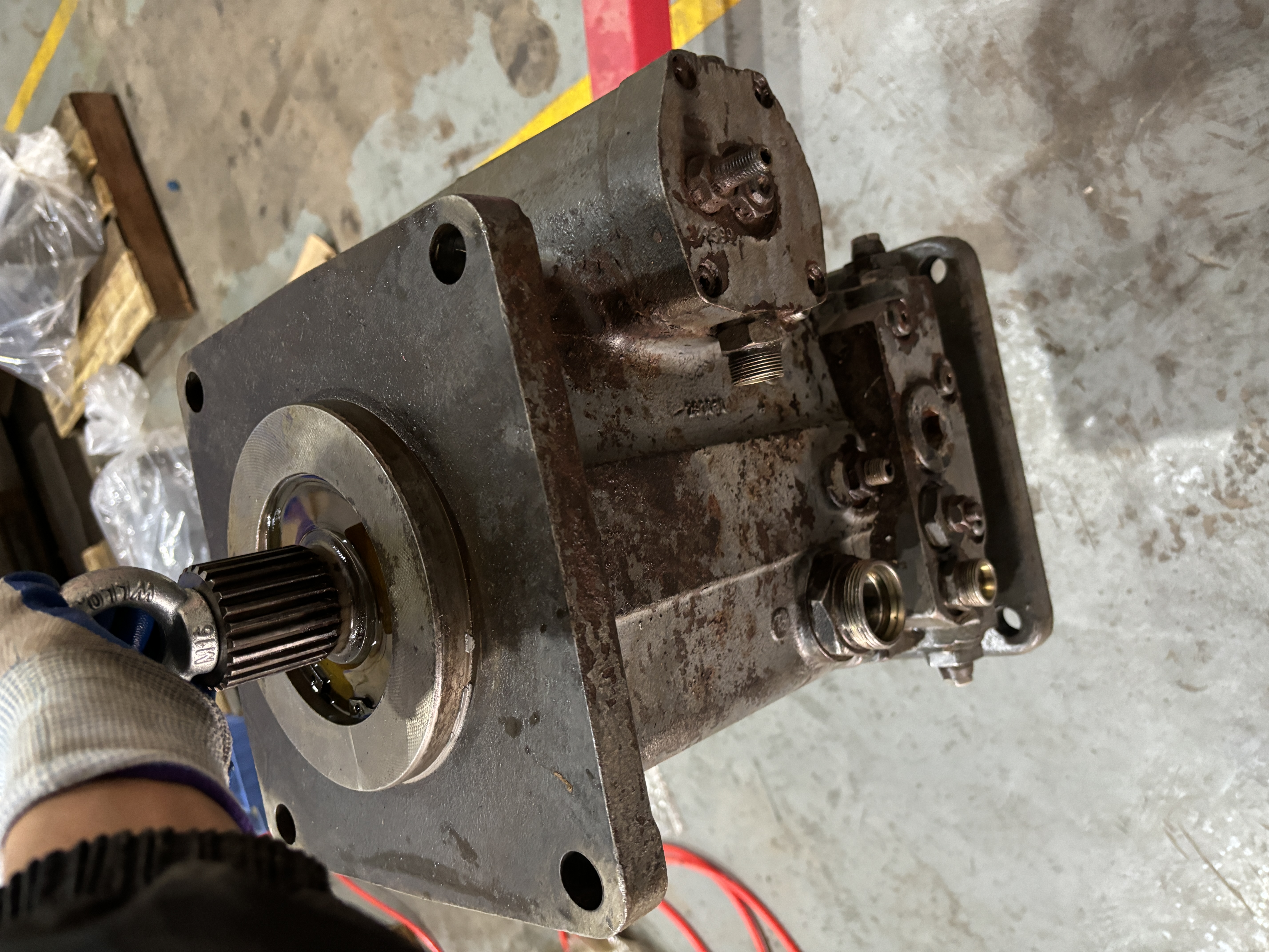 Rexroth R902186798 A4VG180HD9MT1-32R-NSD02F021S-S hydraulic pump