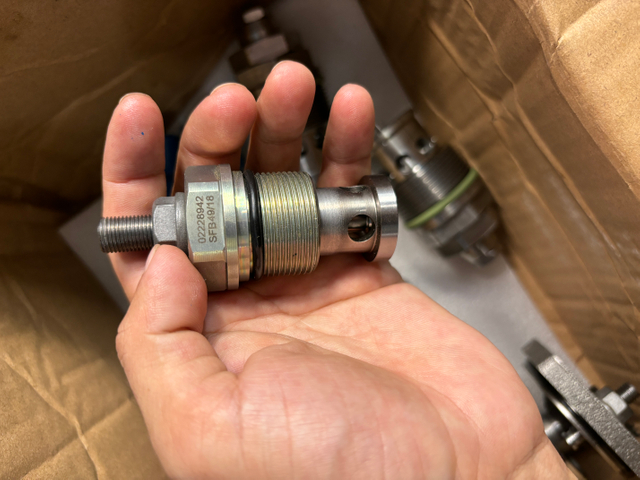 Rexroth 542743,R902215666,R902215651,R902215653, A4VG180 hydraulic pump oil charge valve,