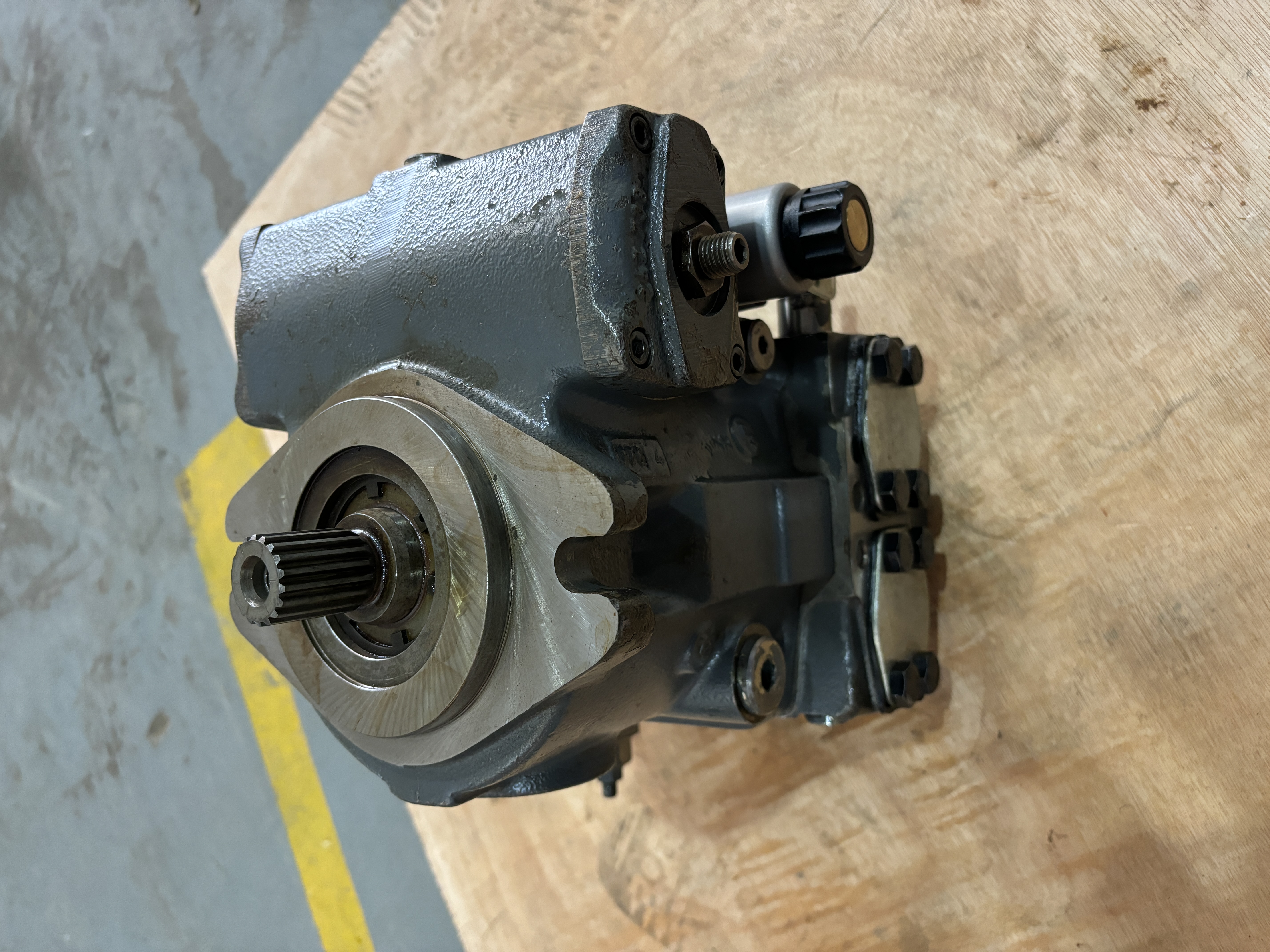 Rexroth 2076837 A4VG28EP2D1/32L-NZC10F045SH hydraulic pump,being cleaned and tested