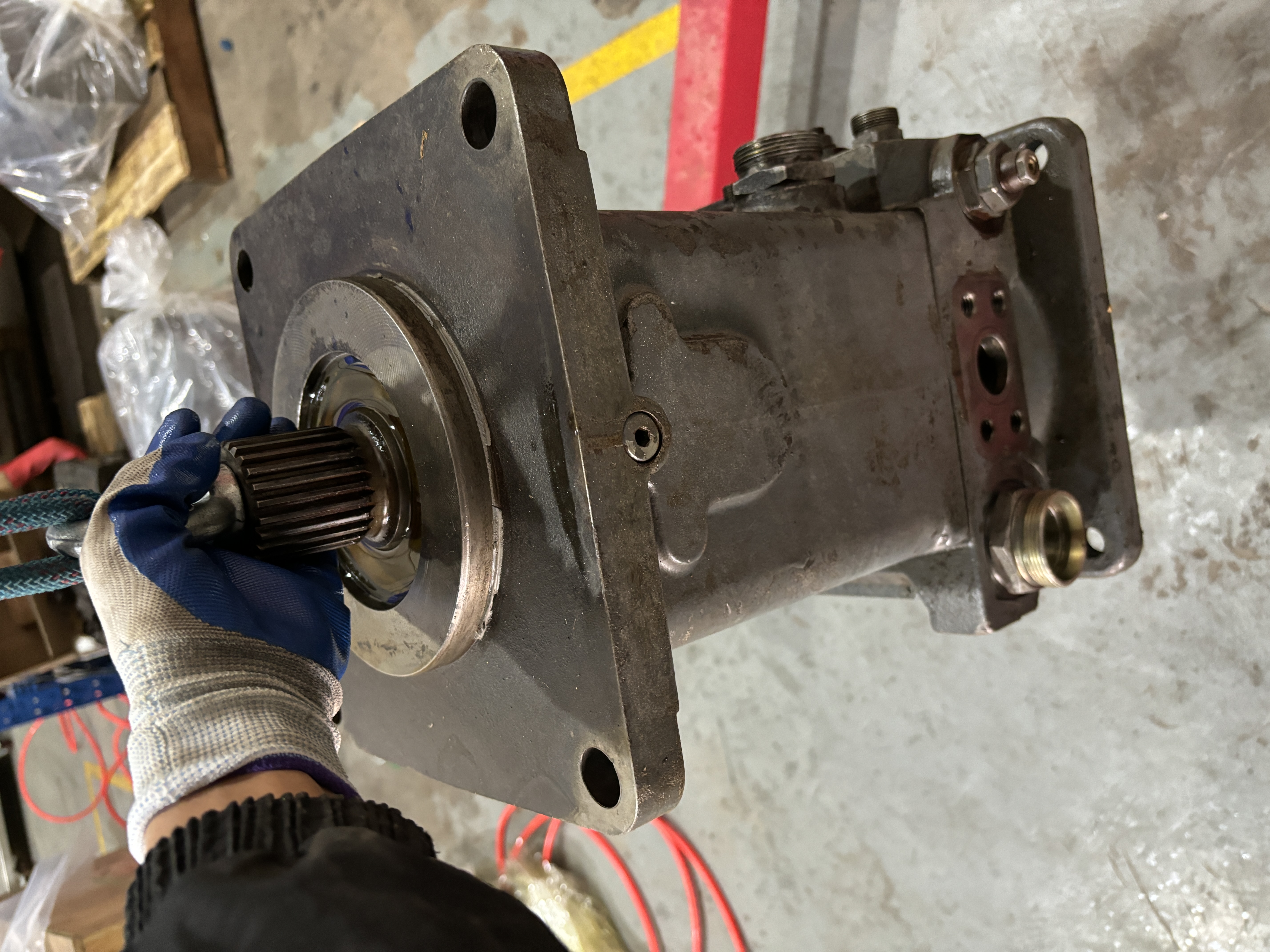 Rexroth R902186798 A4VG180HD9MT1-32R-NSD02F021S-S hydraulic pump