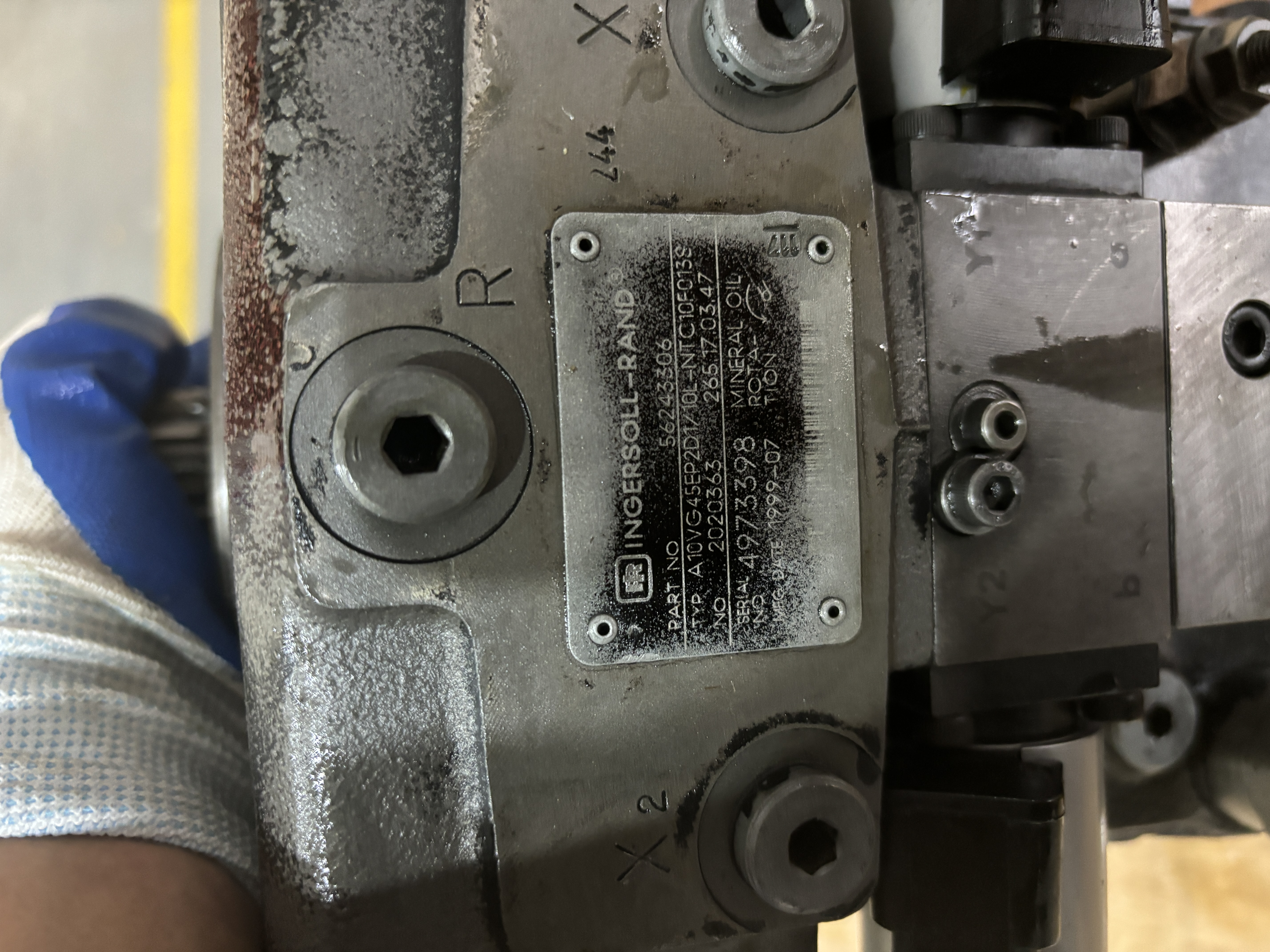 INGERSOLL-RAND 56243306 A10VG45EP2D1/10L-NTC10F013S hydraulic pump,tested already