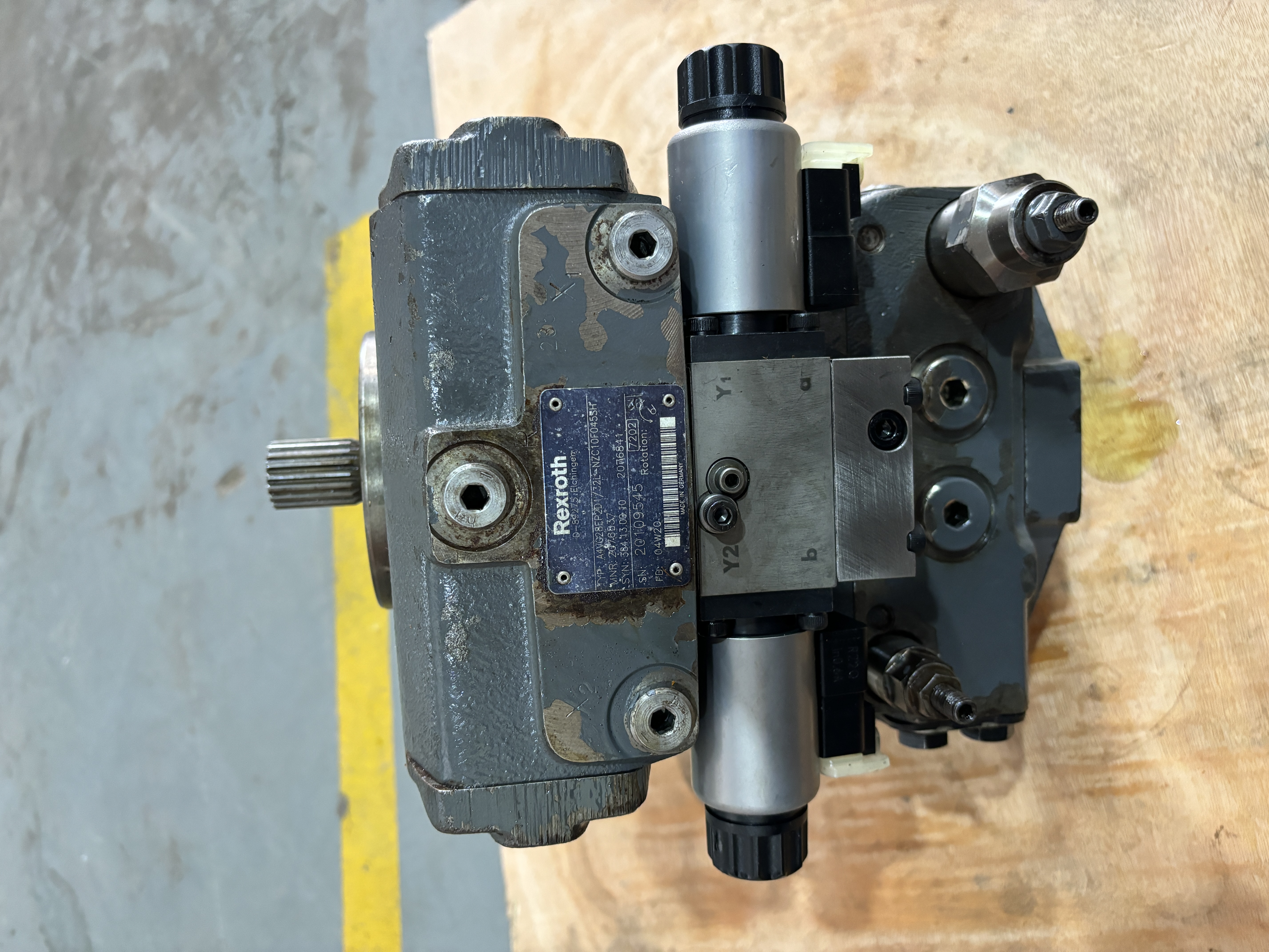 Rexroth 2076837 A4VG28EP2D1/32L-NZC10F045SH hydraulic pump,being cleaned and tested